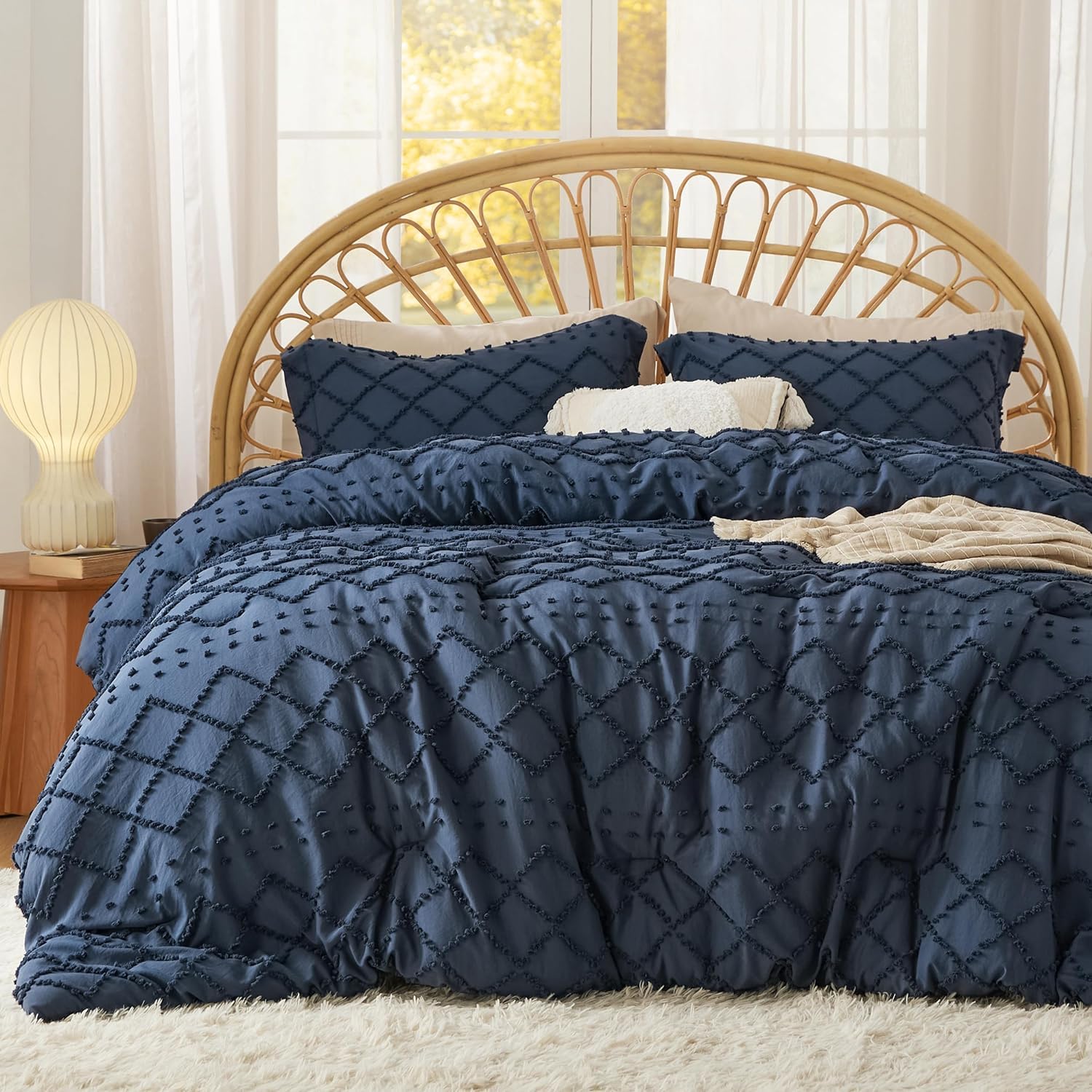 Bedsure Queen Comforter Set - White Comforter, Boho Tufted Shabby Chic Bedding Comforter Set, 3 Pieces Vintage Farmhouse Bed Set for All Seasons, Fluffy Soft Bedding Set with 2 Pillow Shams